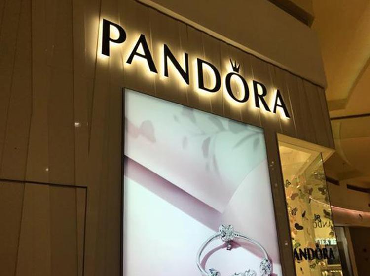 店面招牌发光字对于宣传的重要性(图1)
